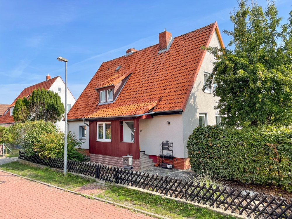 *** VERKAUFT *** So geht Altbaumodernisierung – charmantes Einfamilienhaus mit großem Grundstück!, 30880 Laatzen / Oesselse, Einfamilienhaus