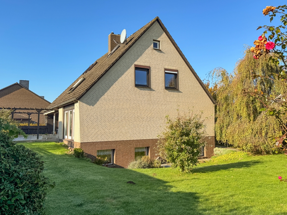 *** VERKAUFT *** Einfamilien- oder Mehrgenerationenhaus mit Keller und großem Garten!, 30966 Hemmingen, Einfamilienhaus