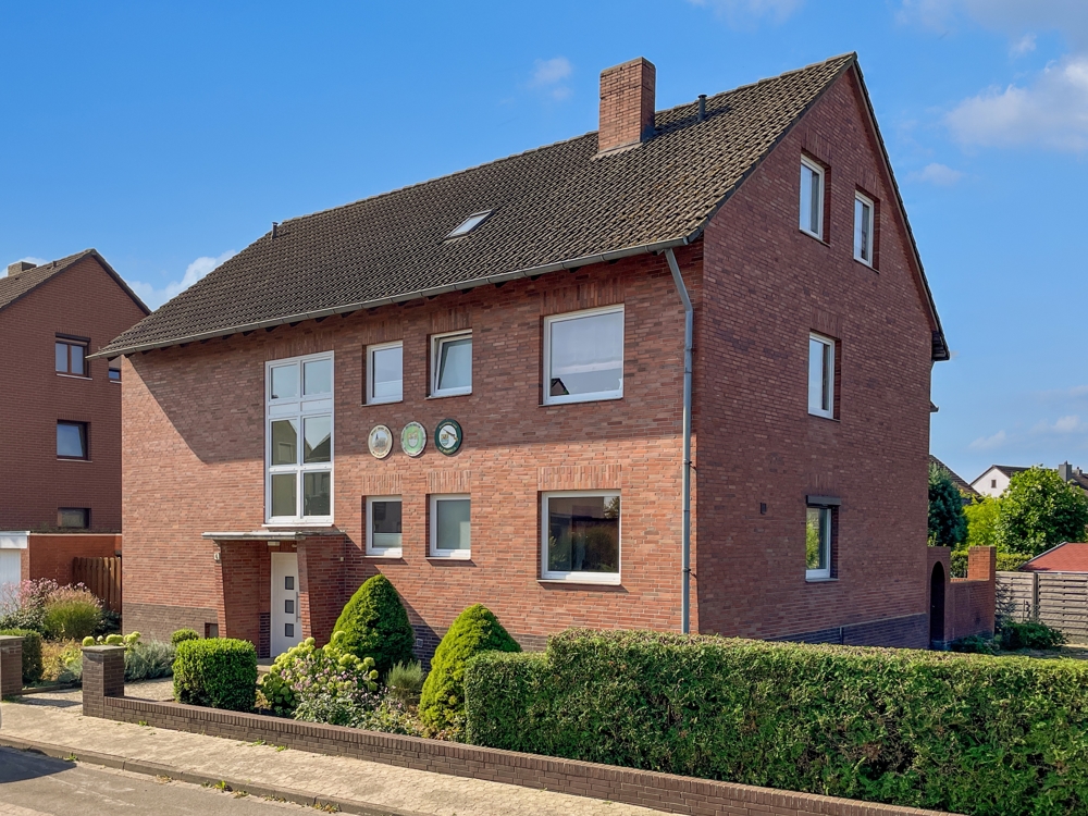 *** VERKAUFT *** Mehrfamilienhaus mit 3 Wohneinheiten und großzügigem Grundstück!, 30880 Laatzen / Oesselse, Mehrfamilienhaus