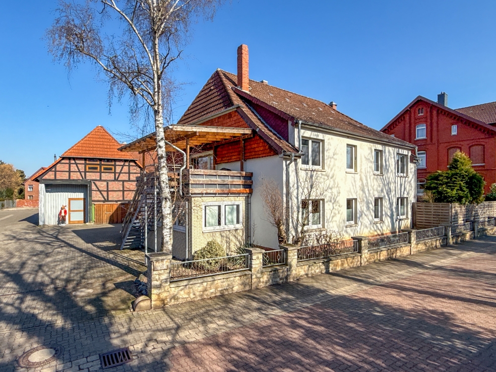 Großzügiges Haus – solide Kapitalanlage – zwei eigenständige, vermietete Wohneinheiten!, 30880 Laatzen / Oesselse, Einfamilienhaus