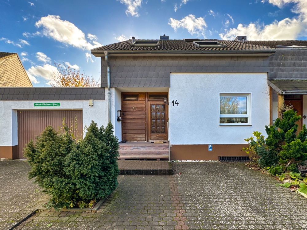 *** VERKAUFT *** Reihenendhaus mit Platz vom Keller bis unter das Dach, großer Garten inklusive!, 30880 Laatzen, Reihenendhaus